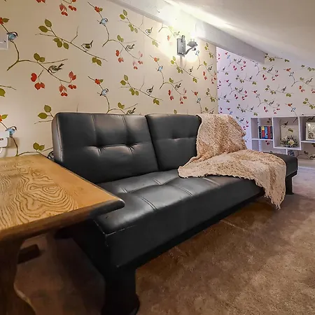 Holiday home Orchard House